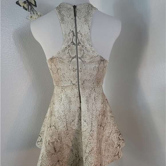 SILENCE + NOISE URBAN OUTFITTERS ROXY SNAKE PRINT SCUBA MINI A-LINE DRESS SZ: XS - Picture 7 of 12